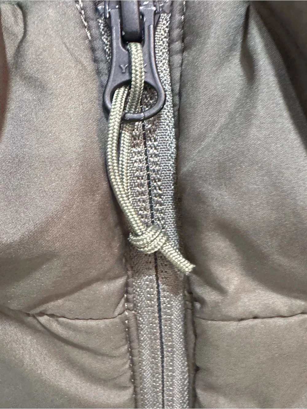 THE NORTH FACE Men's Junction Insulated Vest Olive Green XL Zipper Pockets